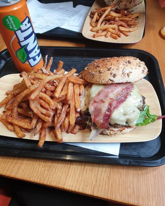 Santos Burger Cafe